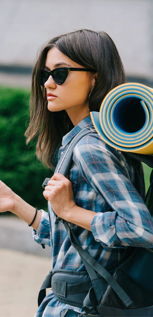 Frau beim Städtetrip Extreme Sports Bike